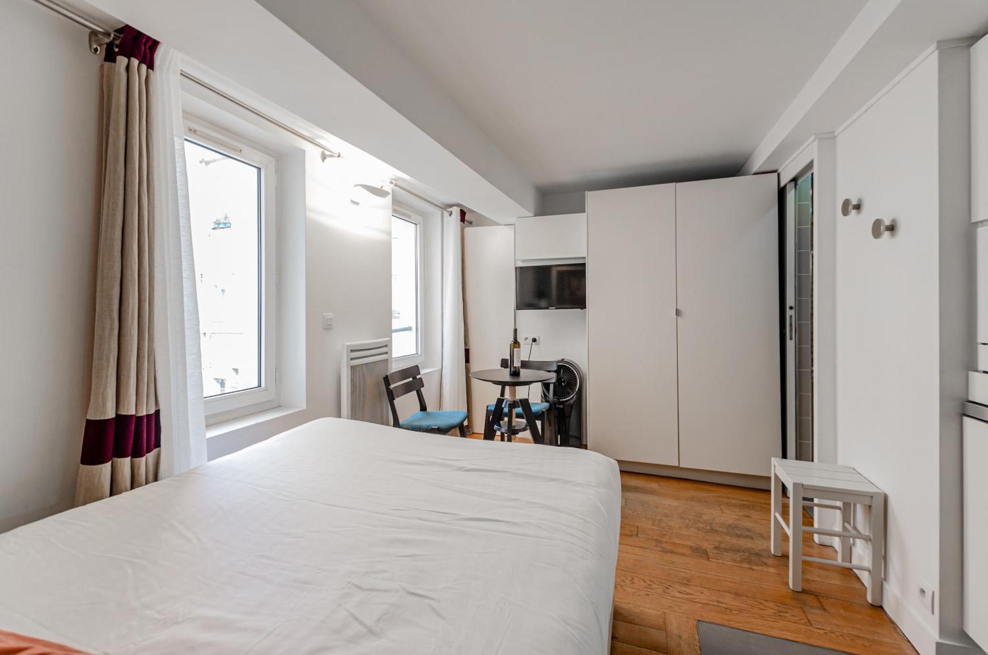 Parisian L Bellan Apartment Paris